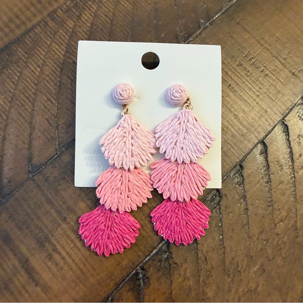 Pink raffia earrings